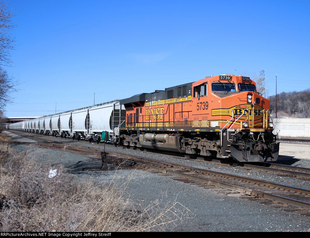 BNSF 5739